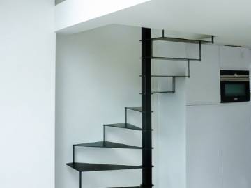 Steel Up: Stalen Wenteltrap – Minimalistisch Design voor Kleine Ruimtes | SPIRA