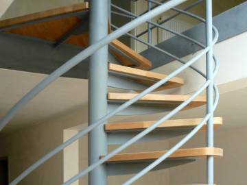 LOOP : Escalier Colimaçon Design avec Marches en Bois | SPIRA