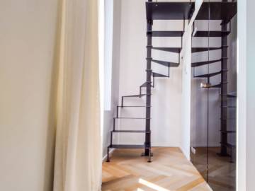 STEEL UP - Compacte draaitrap in staal