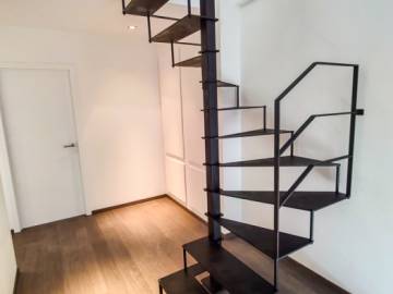 Steel Up: Stalen Wenteltrap – Minimalistisch Design voor Kleine Ruimtes | SPIRA