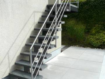 GRADE UP EXT : escalier de jardin à limons en métal