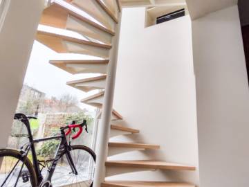 LOOP Carre : escalier intérieur colimaçon