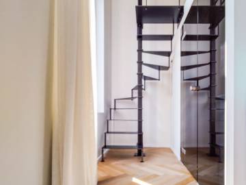 Steel Up: Stalen Wenteltrap – Minimalistisch Design voor Kleine Ruimtes | SPIRA