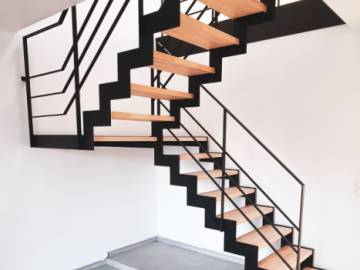 UP and DOWN: Designtrap in Metaal, Minimalistisch en Modern | SPIRA