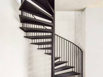 CLASSIC: Industriële en minimalistische wenteltrap | SPIRA