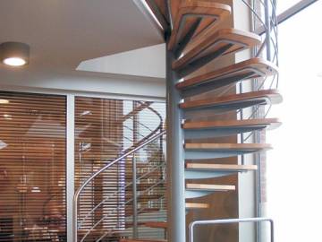 LOOP : Escalier Colimaçon Design avec Marches en Bois | SPIRA