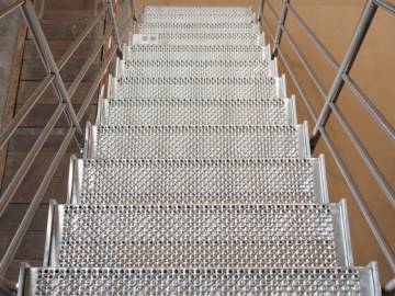 UP and DOWN EXT : L'Escalier de Secours Sécuritaire et Sur-Mesure | SPIRA