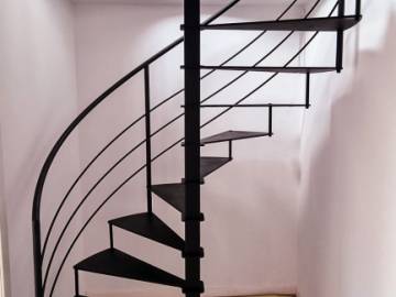 Steel Up : Escalier Colimaçon en Acier – Design Minimaliste | SPIRA