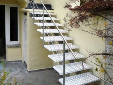 GRADE UP EXT : escalier de jardin à limons en métal