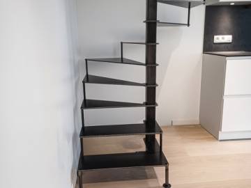 Steel Up: Stalen Wenteltrap – Minimalistisch Design voor Kleine Ruimtes | SPIRA