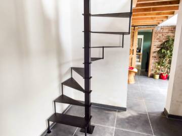 Steel Up : Escalier Colimaçon en Acier – Design Minimaliste | SPIRA