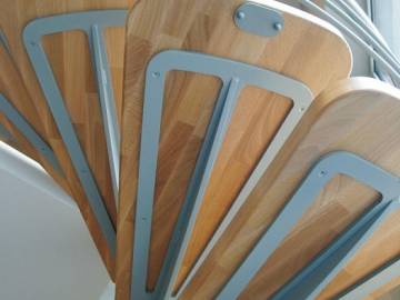 LOOP : Escalier Colimaçon Design avec Marches en Bois | SPIRA