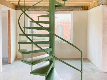 CLASSIC : Escalier colimaçon en tôle pliée, design minimaliste et robuste | SPIRA