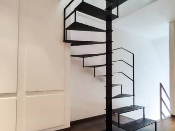 Steel Up: Stalen Wenteltrap – Minimalistisch Design voor Kleine Ruimtes | SPIRA