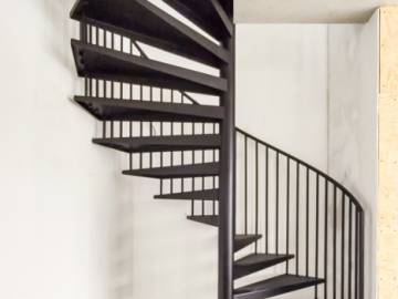 CLASSIC : Escalier colimaçon en tôle pliée, design minimaliste et robuste | SPIRA