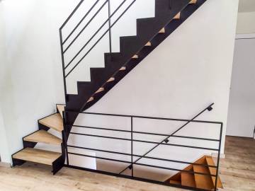 UP and DOWN : Escalier design en métal, minimaliste et moderne | SPIRA