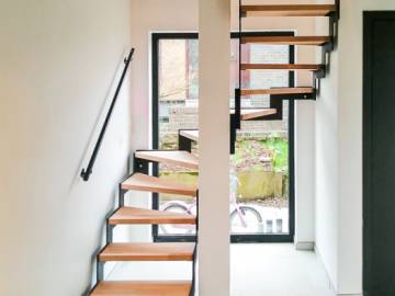 UP and DOWN: Designtrap in Metaal, Minimalistisch en Modern | SPIRA