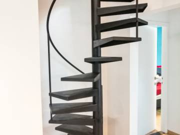 CLASSIC: Industriële en minimalistische wenteltrap | SPIRA