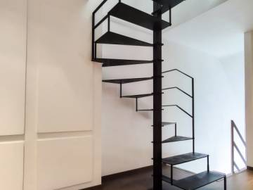Steel Up : Escalier Colimaçon en Acier – Design Minimaliste | SPIRA