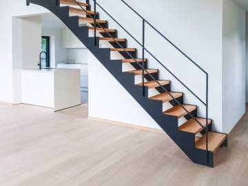 UP and DOWN: Designtrap in Metaal, Minimalistisch en Modern | SPIRA