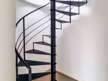 CIRCLE STEEL: Minimalistische stalen wenteltrap | SPIRA