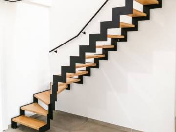 UP and DOWN: Designtrap in Metaal, Minimalistisch en Modern | SPIRA