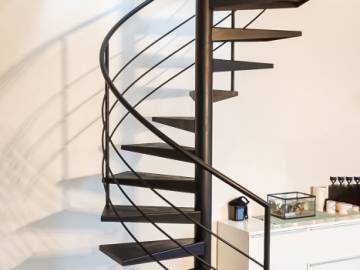 CLASSIC : Escalier colimaçon en tôle pliée, design minimaliste et robuste | SPIRA