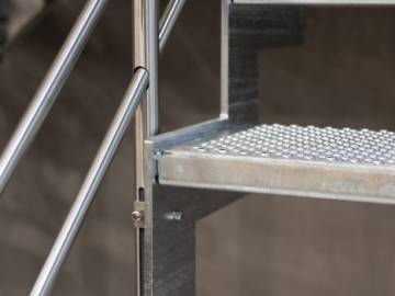 UP and DOWN EXT : L'Escalier de Secours Sécuritaire et Sur-Mesure | SPIRA