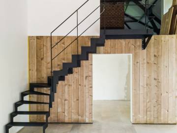 UP and DOWN: Designtrap in Metaal, Minimalistisch en Modern | SPIRA