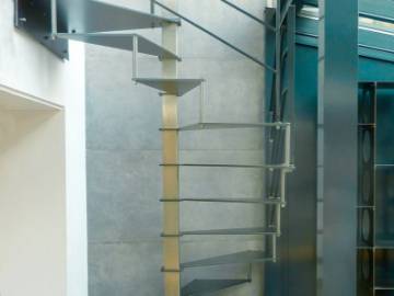 Steel Up : Escalier Colimaçon en Acier – Design Minimaliste | SPIRA