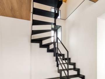 UP and DOWN : Escalier design en métal, minimaliste et moderne | SPIRA