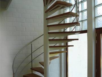 LOOP : Escalier Colimaçon Design avec Marches en Bois | SPIRA