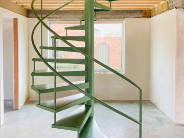 CLASSIC: Industriële en minimalistische wenteltrap | SPIRA