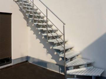 GRADE UP EXT : escalier de jardin à limons en métal