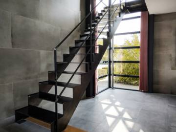 UP and DOWN: Designtrap in Metaal, Minimalistisch en Modern | SPIRA