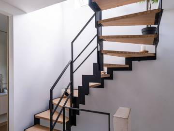 UP and DOWN : Escalier design en métal, minimaliste et moderne | SPIRA