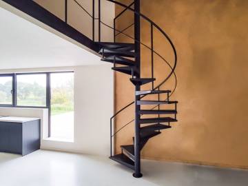 CLASSIC : Escalier colimaçon en tôle pliée, design minimaliste et robuste | SPIRA