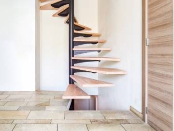 LOOP : Escalier Colimaçon Design avec Marches en Bois | SPIRA