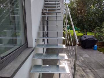 GRADE UP EXT : escalier de jardin à limons en métal