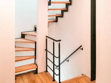 UP and DOWN: Designtrap in Metaal, Minimalistisch en Modern | SPIRA