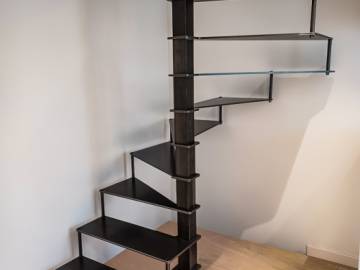 Steel Up: Stalen Wenteltrap – Minimalistisch Design voor Kleine Ruimtes | SPIRA