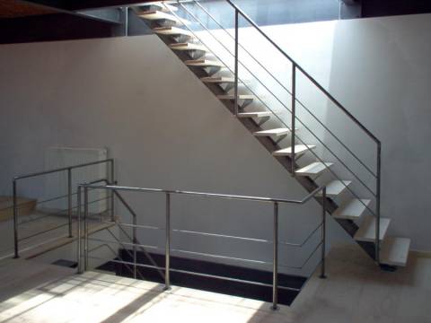 LOGI : escalier intérieur sur axe tubulaire